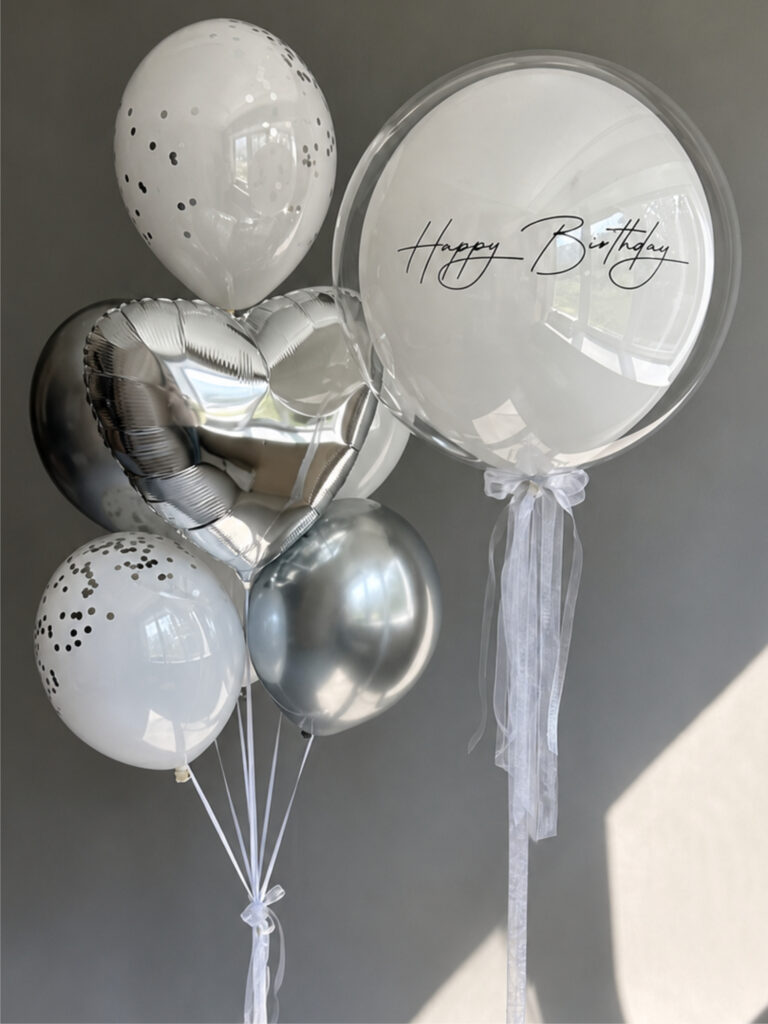 Серебристые и белые шары с сердцем и большим прозрачным баблсом Happy Birthday